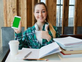 梁同学，艺术家的独特魅力 梁同学英文怎么说